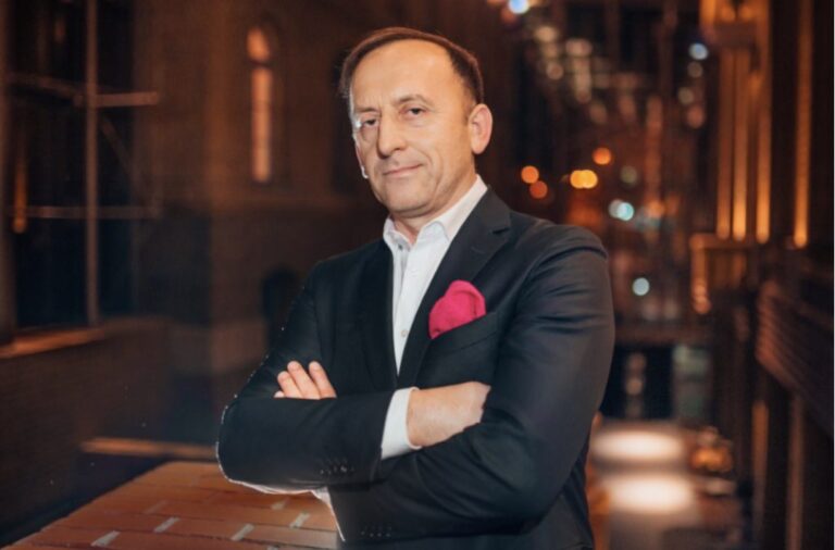 PODĄŻAMY W SŁUSZNYM KIERUNKU
