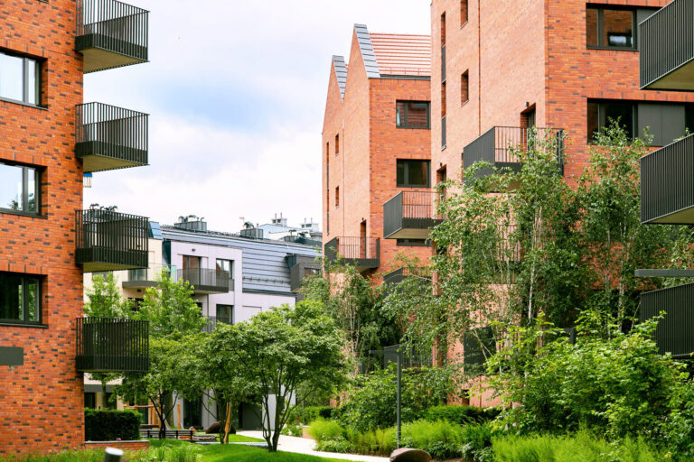 Osiedle Riverview z innowacyjną stolarką okienną