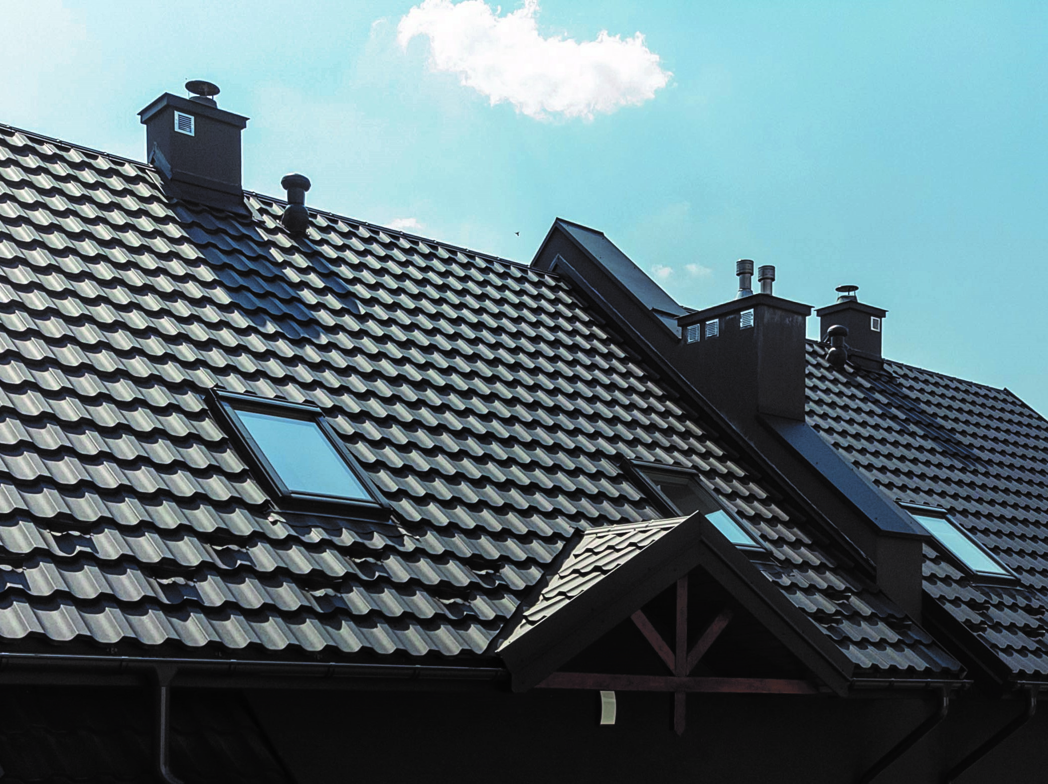 Szukasz pokrycia dachowego – tylko blachodachówki panelowe!