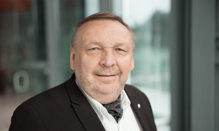 JESZCZE SZTUKA CZY JUŻ TECHNOLOGIA?
