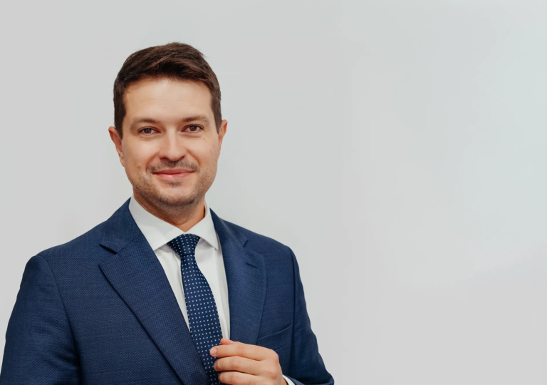 GŁÓD RĄK DO PRACY
