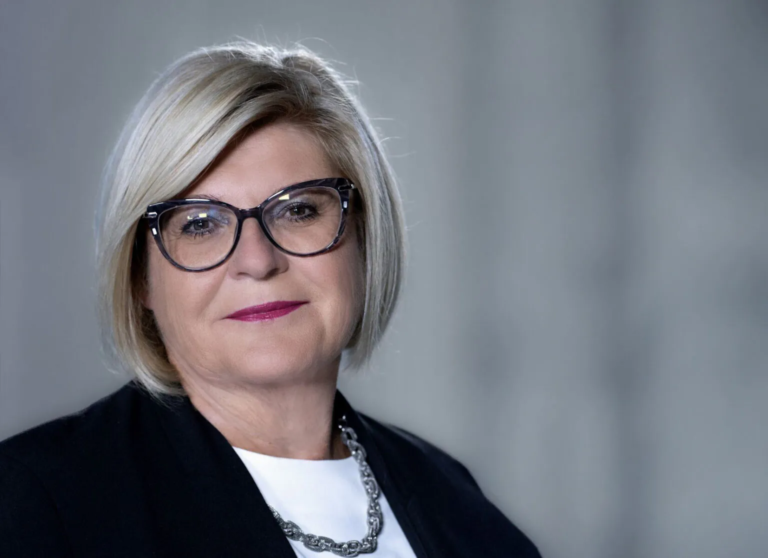 BUDOWNICTWO I ARCHITEKTURA, CZYLI BRATNIE DUSZE W PRAKTYCE I NAUCE