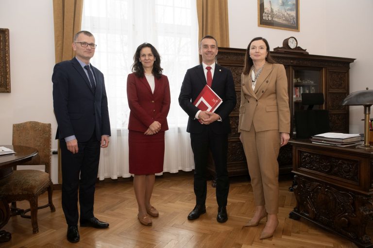 Zielona rewolucja na Politechnice Krakowskiej: 100 mln zł na tysiące nowych roślin i energooszczędne inwestycje!