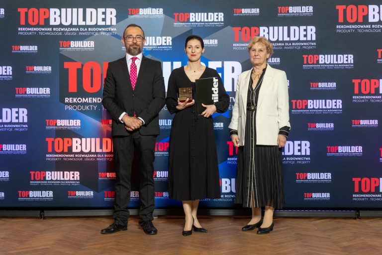 VELUX Polska z nagrodą TOP Builder 2026 za okna klapowo-obrotowe GNL i GNU